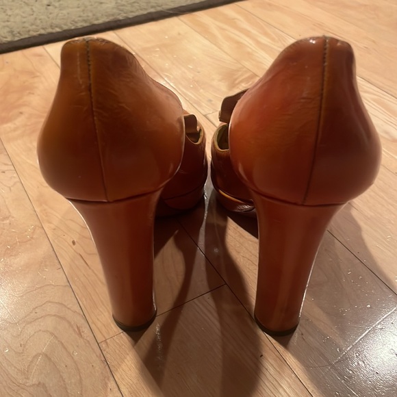 Vintage yellow Moschino high heel shoes, worn once size 8 - Picture 6 of 11